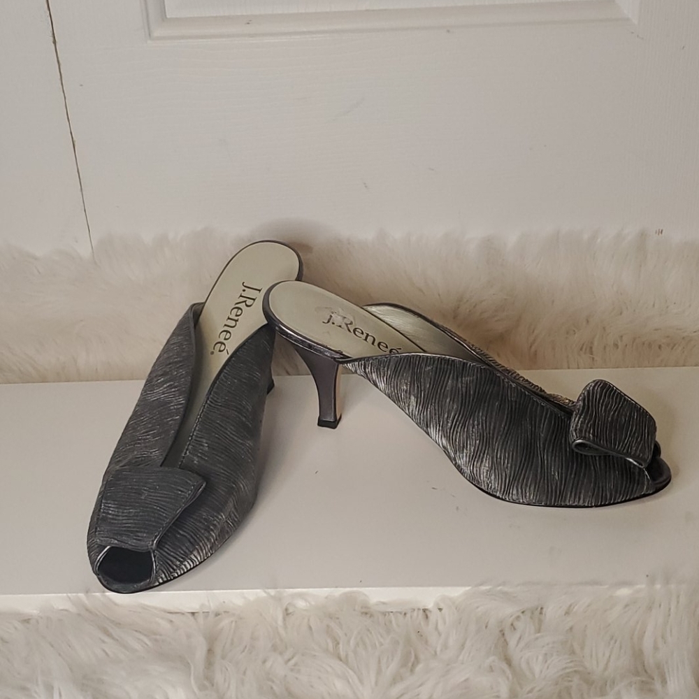 Peep toe mules